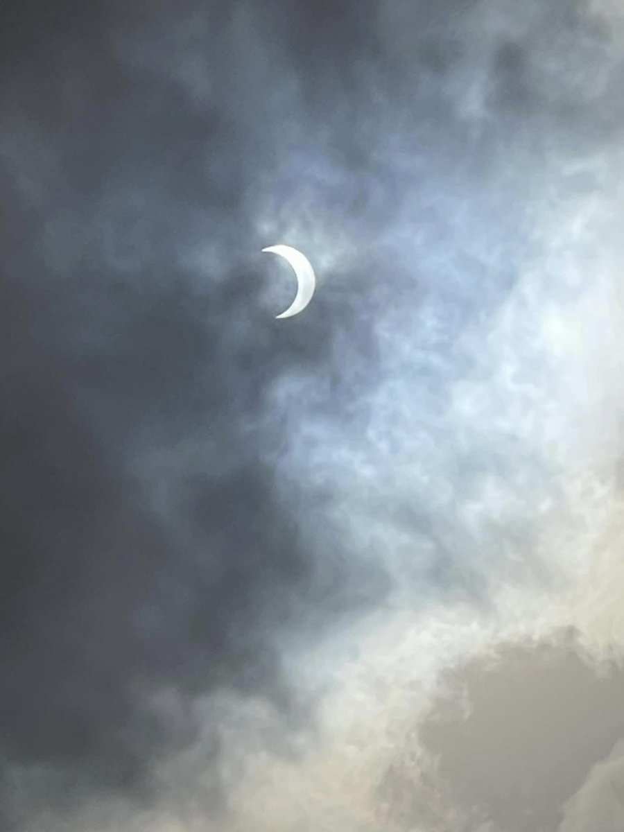 abyle_25's tweet photo. La última vez de un eclipse solar anular fue hace más de 29 años, el 10 de mayo de 1994. Hoy podemos disfrutar de este fenómeno astronómico 😍🌖🫶
#Eclipse2023 #EclipseSolarAnular2023 https://t.co/gsso1T1qEo