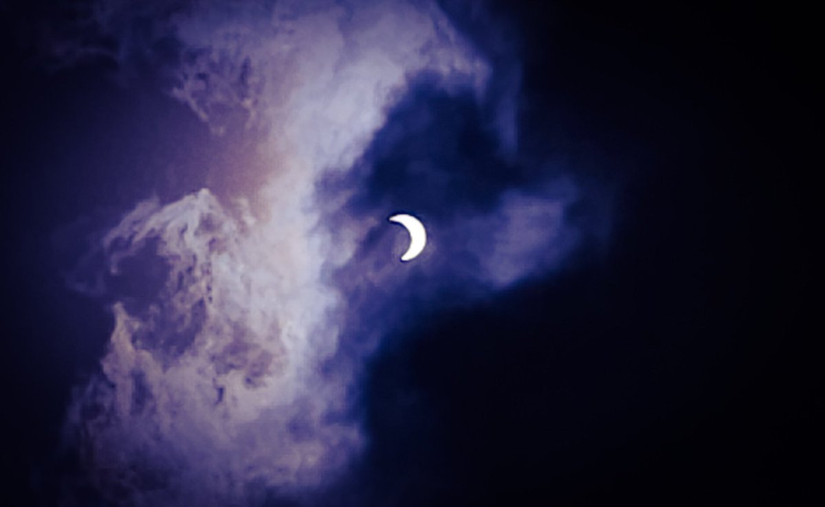 ricardoroch's tweet photo. Eclipse en la #CDMX #EclipseSolar https://t.co/ga2imaH5El