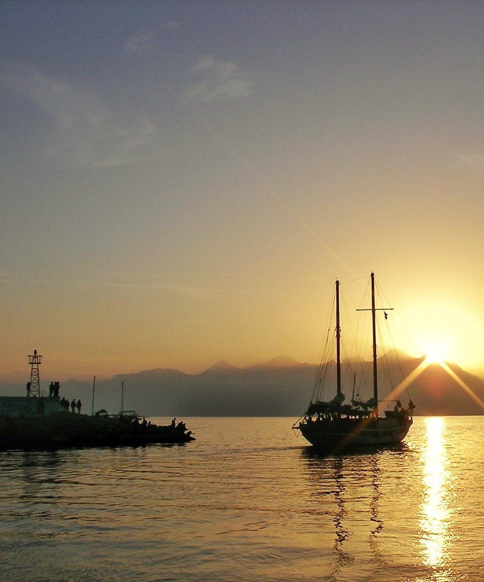 ozdemy's tweet photo. antalya yat limanı. https://t.co/VftU0bp01f