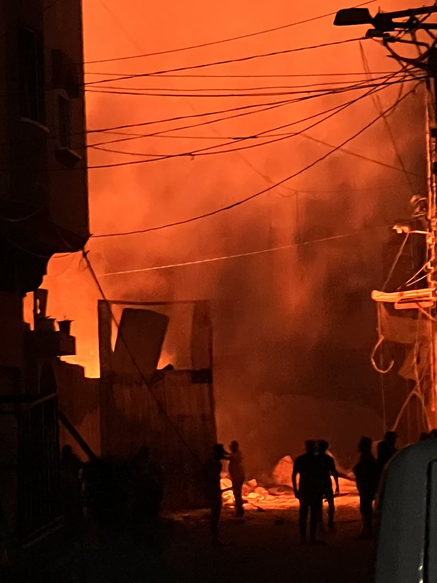 mrmhawish's tweet photo. It doesn’t matter if we’re journalists, babies, elderly or children, fear fills our hearts alike. 

My neighbourhood is in total darkness under heavy bombing for 20 hours now. Area gateway destroyed. 

People trapped inside. Ambulances can’t get through.

Keep us in your prayers. https://t.co/CanJn0PMxf