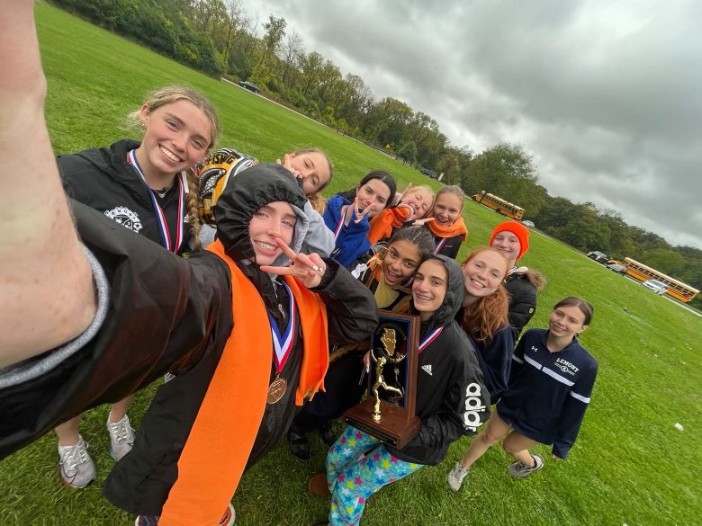 Girls came ready to race in todays blustery conditions both Varsity and JV are the 2023 SSC Blue XC Conference Champions! #WeAreLemont