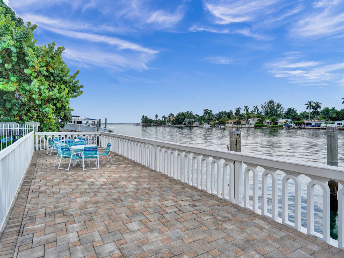 Miami_Agent's tweet photo. New Listing For Rent!
1455 N Treasure Dr #2R
North Bay Village, FL 33141
⁃ 2 Bed / 2 Bath / 1,178 Sqft 
⁃ Assigned parking, pool, gym
⁃ On-site manager
⁃ Close to shops, restaurants, schools
⁃ Laundry room on every floor.
Asking $2,500
Call to see: 305-692-0924
#MiamiRealtor https://t.co/FONHBJzN7l