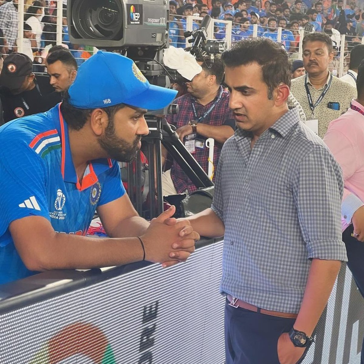 ashishthakur905's tweet photo. From there should be no match between India vs Pakistan,
To watching the match from stadium.
Gautam Gambhir such hypocrite. 😂
#RohitSharma𓃵 #INDvsPAK
#ThankYouBCCI #INDvPAK
#pakvsind #fixed #thankyoubcci #GautamGambhir #BycottIndVsPakMatch https://t.co/jTjjQPEM8f
