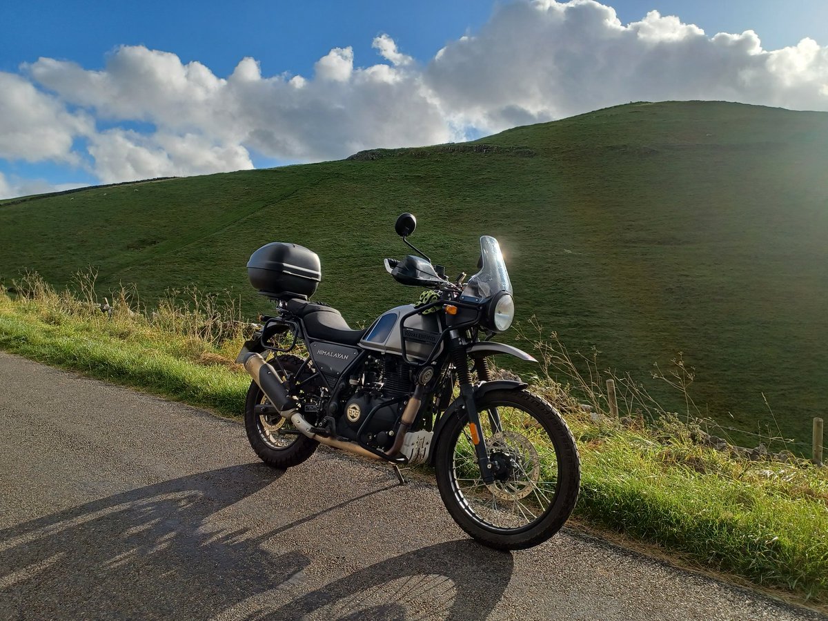 Back on the Royal Enfield today for the first time since spring.  Such a fantastic fun ride , proper all weather bike , perfect country bike and incredibly zippy for 24bhp with all that low end torque.  All weather today  pretty cold , mud,  no worries #motorcycles