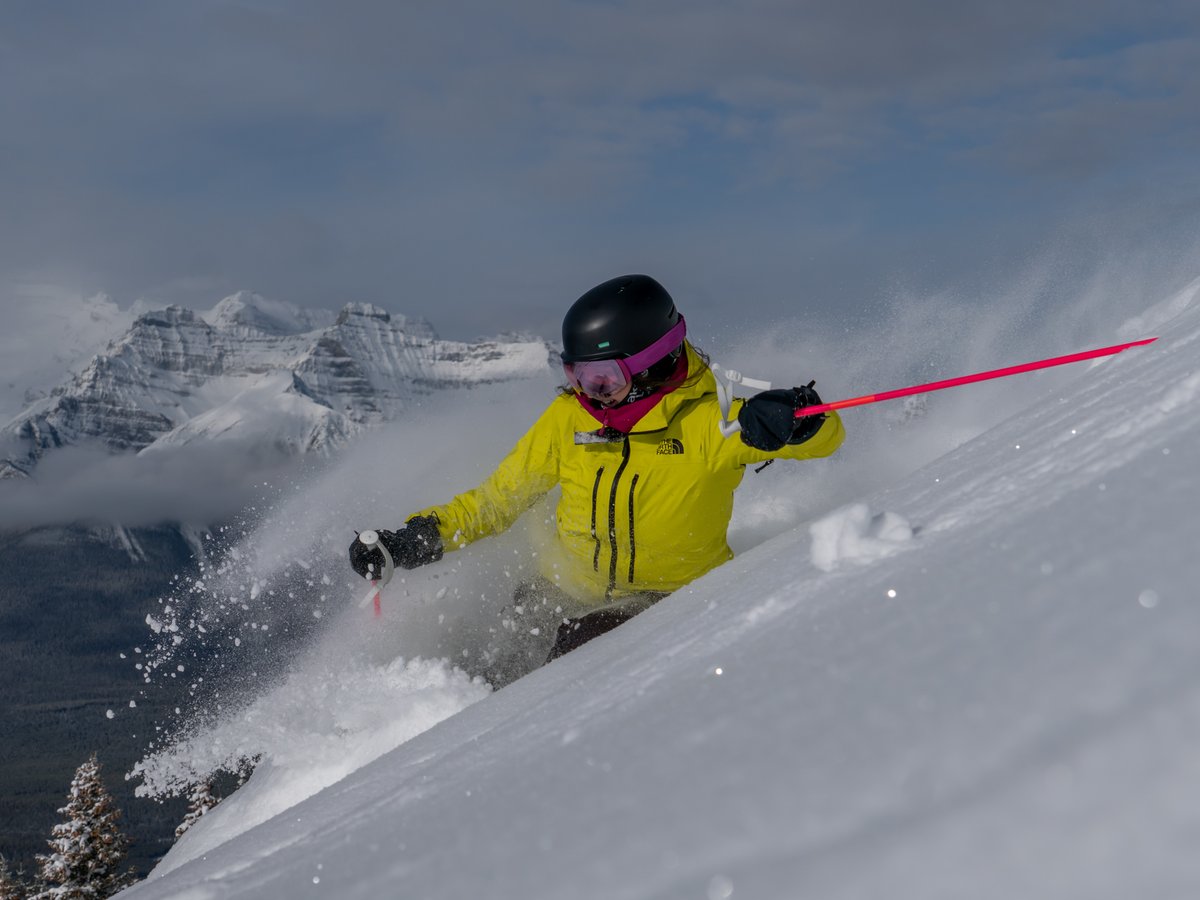 Time is ticking! This is the last weekend to grab your Season Pass before the sale ends on Oct 15. 

Buy now 👇
bit.ly/3PZrG7h
#justlakeit #lakelouise #skilouise