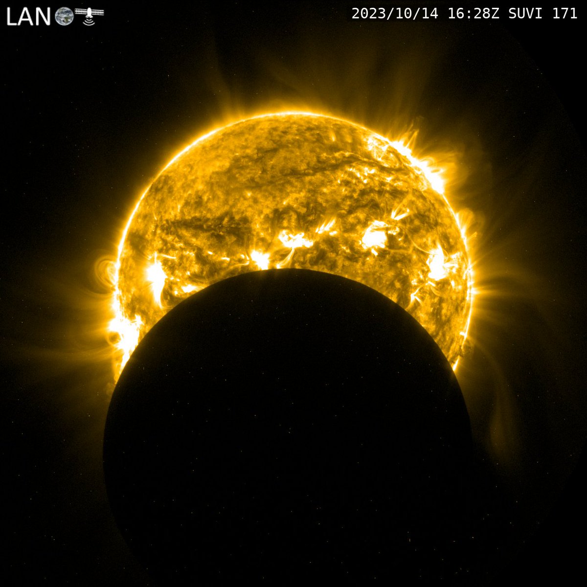 #EclipseSolar  
¡Imagen capturada por el sensor Solar Ultraviolet Imager (SUVI) a bordo del satélite GOES-16! 🌞 LANOT nos sorprende una vez más con esta impresionante vista solar en el rango de longitud de onda ultravioleta extrema. 😍🛰️
Credito: LANOT

#LANOTUNAM