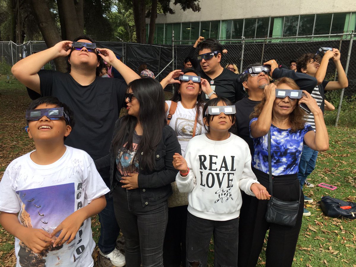 PLEE_IPNoficial's tweet photo. ¡Así vivimos el #EclipseAnular2023 en el #PLEE!
¡Hagamos un hilo con fotos en este twitt! 📷 https://t.co/4DPqudO1zK