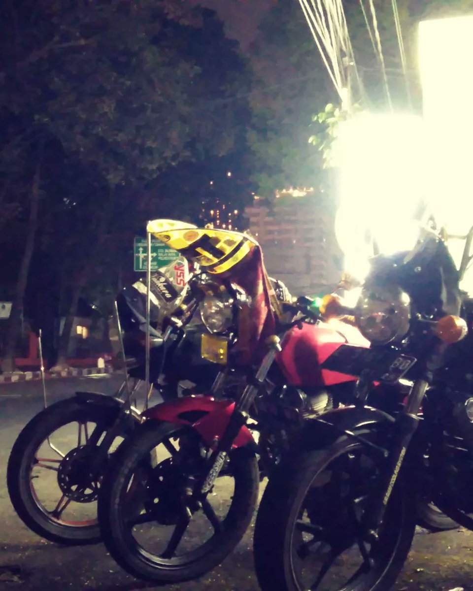 asep_vito's tweet photo. semua telah berubah urang berbeda dari sebelumnya dan mencoba menjadi yg lebih baik lagi fokus masa depan mencoba dengan hal baru #Bandung #bosozoku #zokusha #chopperkampung #caferacer #japstyle https://t.co/6yVKumMYMV