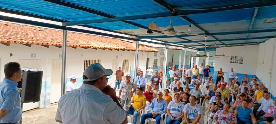 Acto de juramentacion de la estructura electoral de acción democrática en el vigia con carlos Prosperi rumbo a las elecciones primarias 22 Oct… estamos listos para buscar y defender los votos . Adelante por una venezuela libre y de todos los venezolanos! <a href="/prospericarlos/">Carlos M. Prosperi</a>