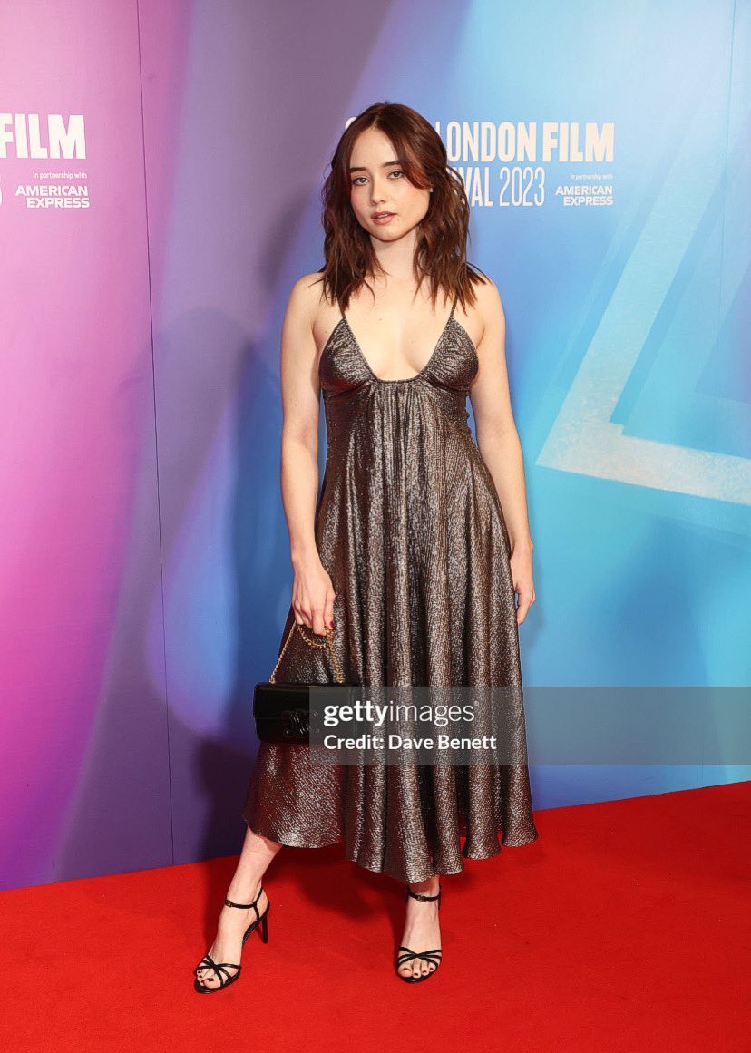 thelostlyn's tweet photo. OH MY ACTUAL GOD SHE LOOKS STUNNING WTF 😭😭❤️❤️ MY RUBES
#SaveLockwoodandCo
#FandomsHalloweenParty https://t.co/qBNT2bYgn1
