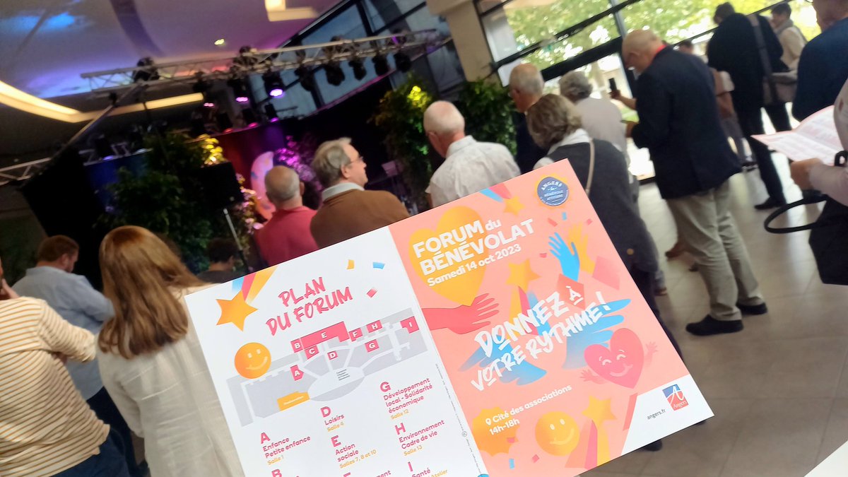 KarineEngel49's tweet photo. Le Forum du #bénévolat a réuni aujourd'hui plus de 600 personnes, 76 associations, 130 événements ou besoins d'asso où postuler. Plus de 1200 personnes sur 2 jours 💪
✅️ Des partenaires, des actif-acteurs, des asso sont venus au rdv de l #engagement #angers 
#merci 🙏👏 https://t.co/eGPpiUsa0B