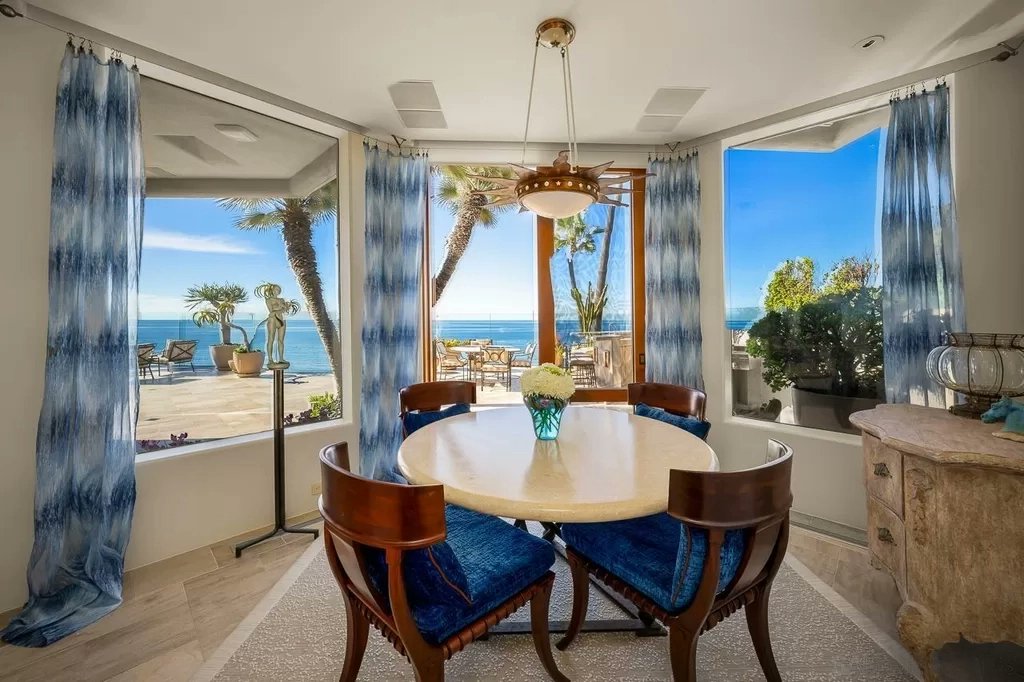 DailyDreamHomes's tweet photo. Savoring a stunning seaside dinner. ๐โจ Who's your ideal dining partner for a view like this? Let us know! #DiningWithAView #WeekendGoals ๐ฝ๏ธ๐
๐ https://t.co/QPzCRMYF3H