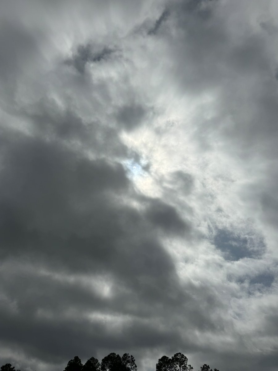 _tadow's tweet photo. Eclipse in Dothan AL https://t.co/Jja4RFZB1T