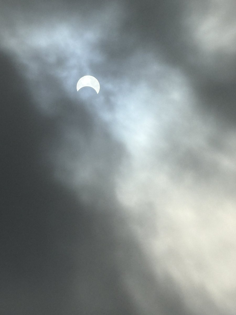 _tadow's tweet photo. Eclipse in Dothan AL https://t.co/Jja4RFZB1T