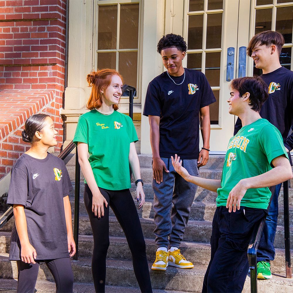 TheDuckStore's tweet photo. Don't miss out on the the NEW Nike React Throwback Collection: https://t.co/CVLzgVPd8N #GoDucks #WeveGotYouCovered #NikeReact https://t.co/uA0IylqWba
