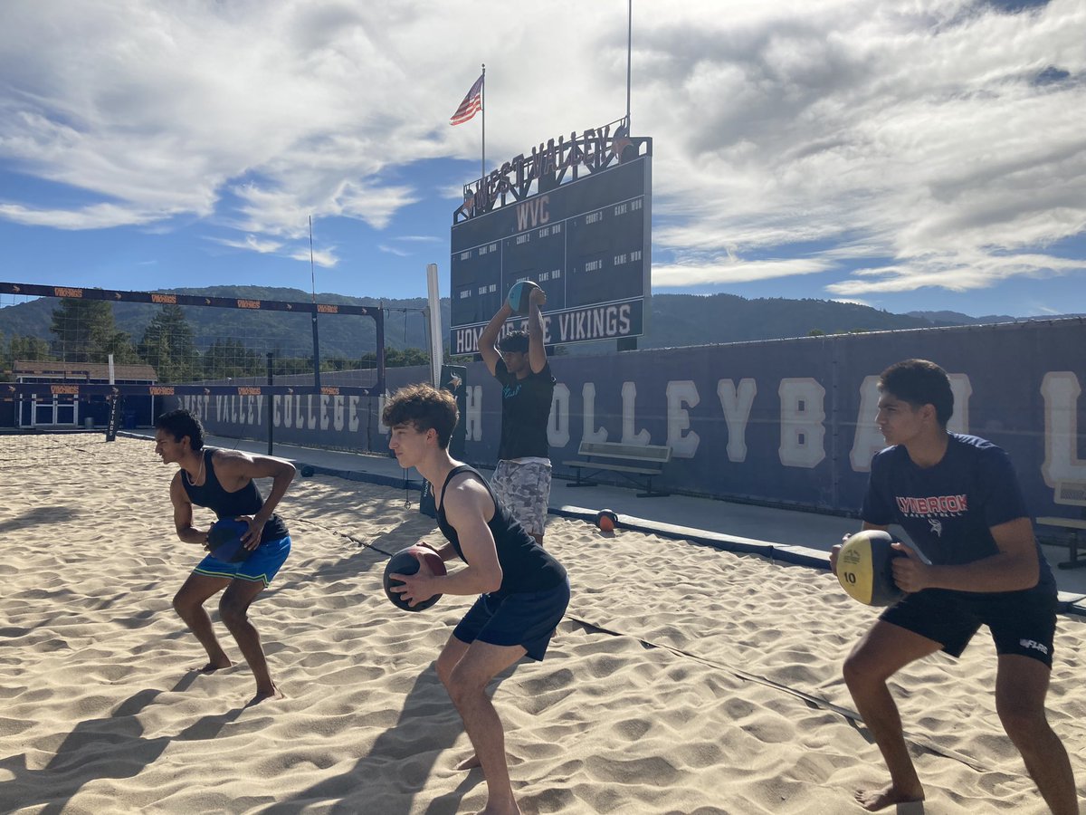 Lynbrook Basketball tweet media