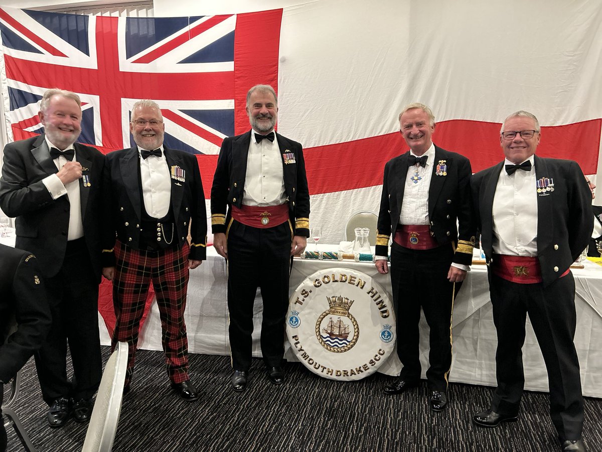 Good evening with @PlymDrakeSCC at their Trafalgar Night Dinner coinciding with the hand over of Presidents of the unit from RAdm Snow to RAdm @PVHaltonOBE both former submariners👍 @BrigJkFraserRM @SeaCadetsUK @RoyalNavy @PlymDrakeSCC