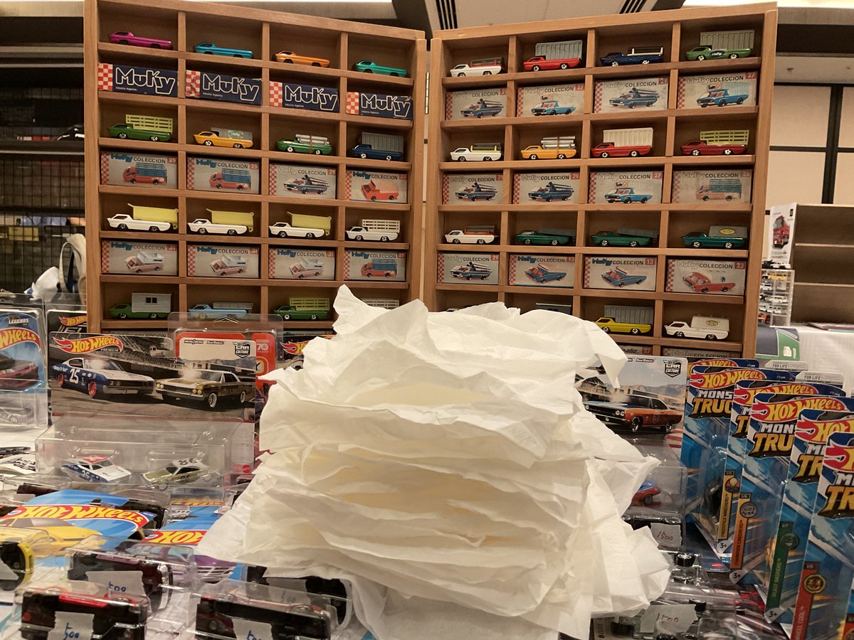 hotwheelstinian's tweet photo. 今日はいよいよ
新宿おもちゃカーニバル開催
はるばるティッシュに包まれた
テニアンのmukyコレクションが
セット売りですU^ェ^U
ロメオくんのブースに居ます✨✨
皆さん!財布を忘れずにね
よろしくお願いします
#新宿おもちゃカーニバル #ミニカー
#ホットウィール #muky #deora https://t.co/DO200DnLsb