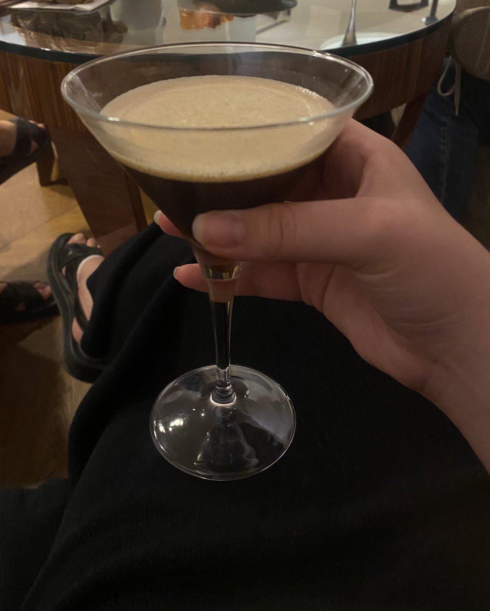 Lisa45022457's tweet photo. I forgot Twitter even existed. Cheers to my come back 🍸 https://t.co/jQZW7mgsq5