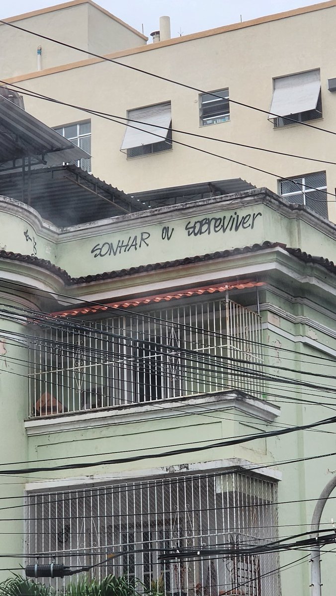 Pixos do Rio de Janeiro. Todo dia uma pedrada