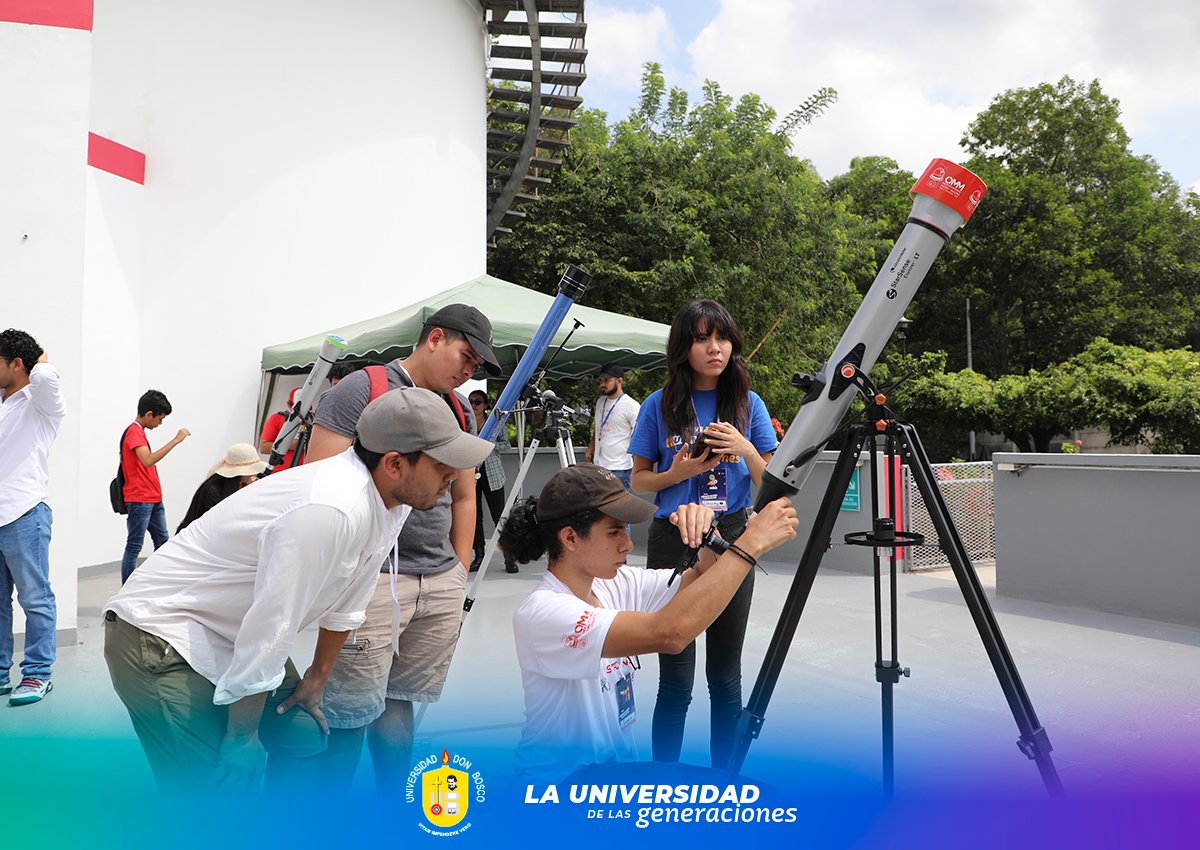 ommudb's tweet photo. ¡Un fenómeno impresionante  🤩🌒!

Hoy tuvimos casa llena en nuestro observatorio, cientos de personas nos reunimos para presenciar el eclipse parcial de sol 🌒 y compartir en un espacio de aprendizaje y familia en nuestra feria de exploración espacial 👨‍🚀🌞🌚.
 @UDBelsalvador https://t.co/BsWghIoNJJ