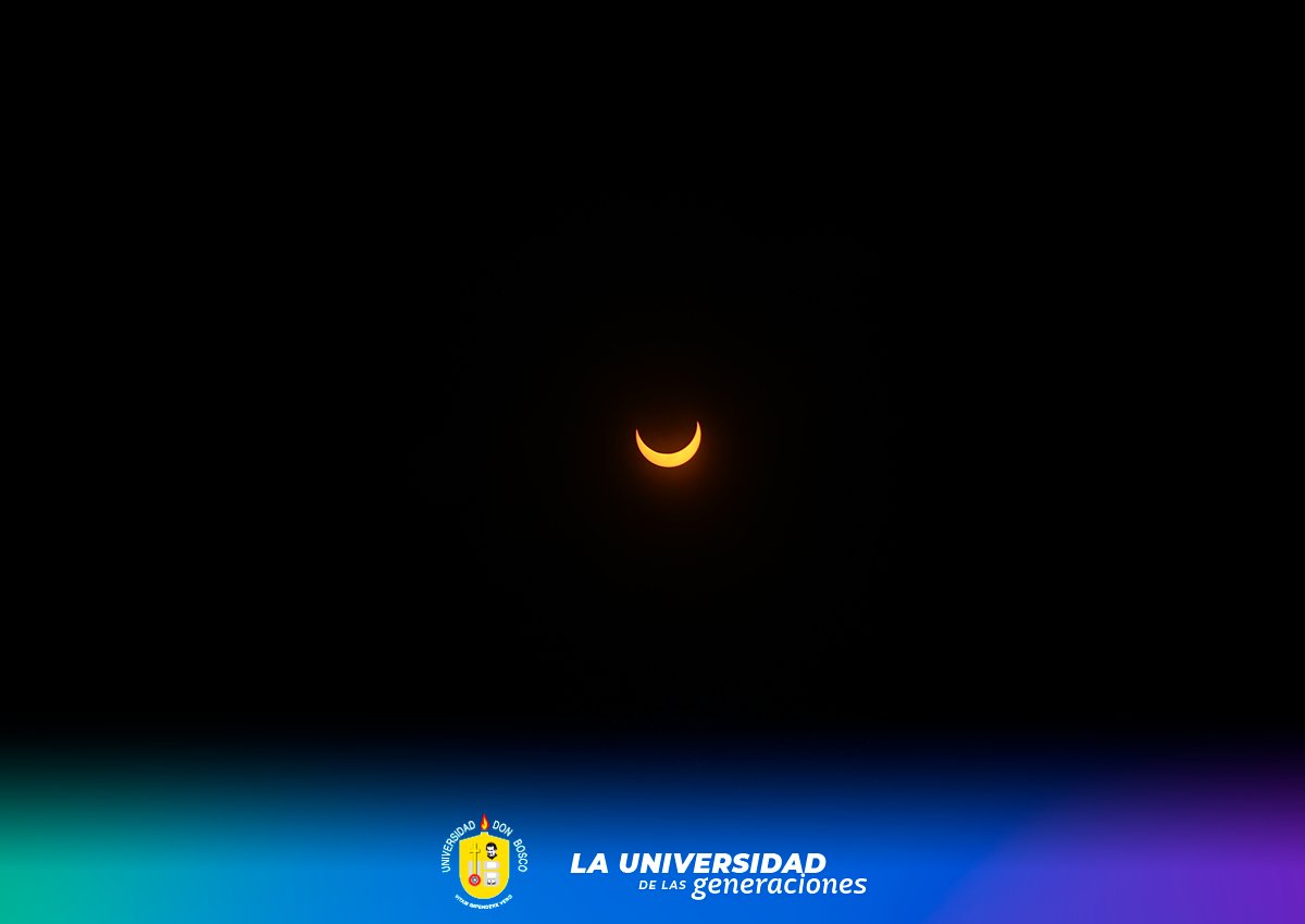 ommudb's tweet photo. ¡Un fenómeno impresionante  🤩🌒!

Hoy tuvimos casa llena en nuestro observatorio, cientos de personas nos reunimos para presenciar el eclipse parcial de sol 🌒 y compartir en un espacio de aprendizaje y familia en nuestra feria de exploración espacial 👨‍🚀🌞🌚.
 @UDBelsalvador https://t.co/BsWghIoNJJ