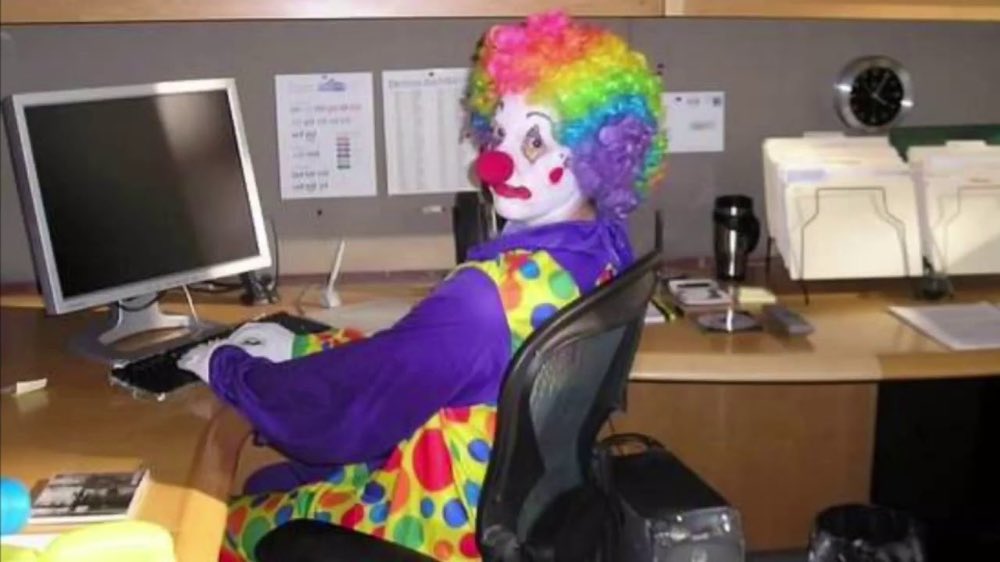 eskitete's tweet photo. @DeanBullimore @billionair_code @KSI Footage of you typing that. 😂😂 KSI will win and I will come back to ur comment and laugh #KSI https://t.co/K7eIu9MIuZ
