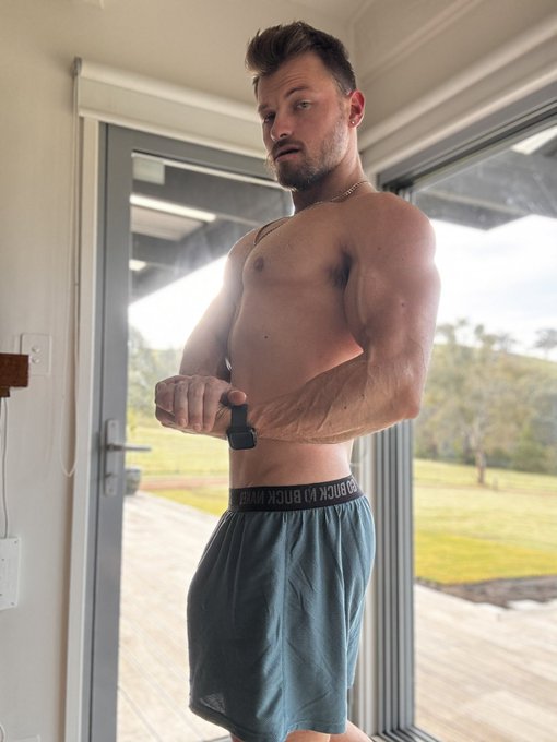 Retweet if you think I should do this without the boxers 😏 https://t.co/paIDUPEJUo<a href="/tag/fitness"class="tags"><span>#fitness</span></a>