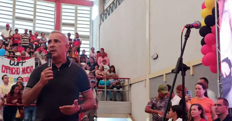 Berzabethg1's tweet photo. #14Oct
#ElEsequiboEsNuestro

San Cristóbal, en defensa del Esequibo 🇻🇪promovida por el Pdte @nicolasmaduro

Cumplida este sábado, gran marcha de las Comunas, con la asistencia del ministro @jaarreaza.ve @comunasve y el gobernador @freddybernalven

#todosconmaduro
@_laavanzadora https://t.co/IaXdwY0jar