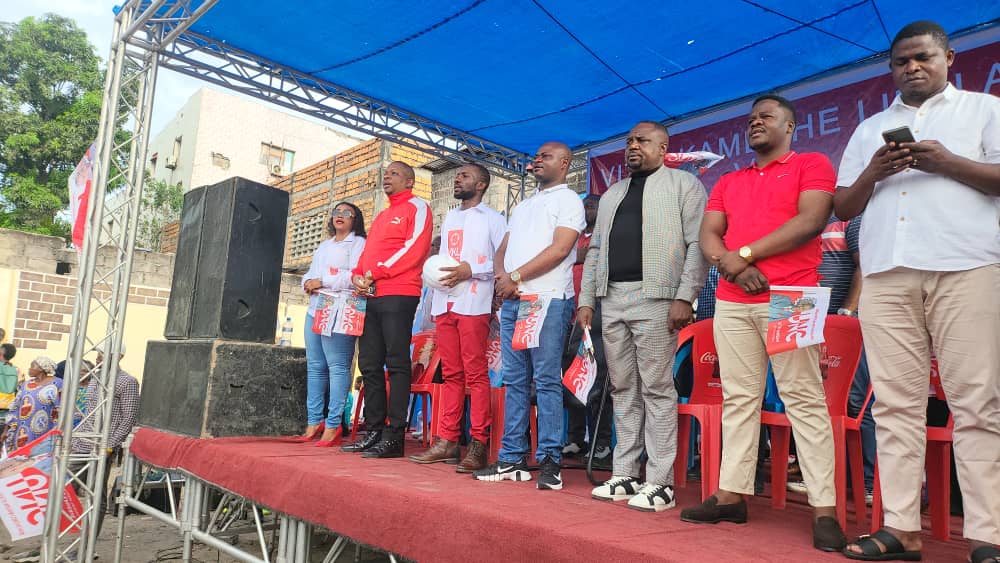 Jacquesakili3's tweet image. Malgré la pluie d'aujourd'hui, le mouvement #VITAL #KAMERHE #LIBELA #VKL comme prévu, a devant une foule débordée expliquer par le SG et PN à  L'intérim le pourquoi nous avions opter pour le choix de Félix Antoine Tshisekedi .

Tout Kinshasa a répondu présent à l'appel de VKL