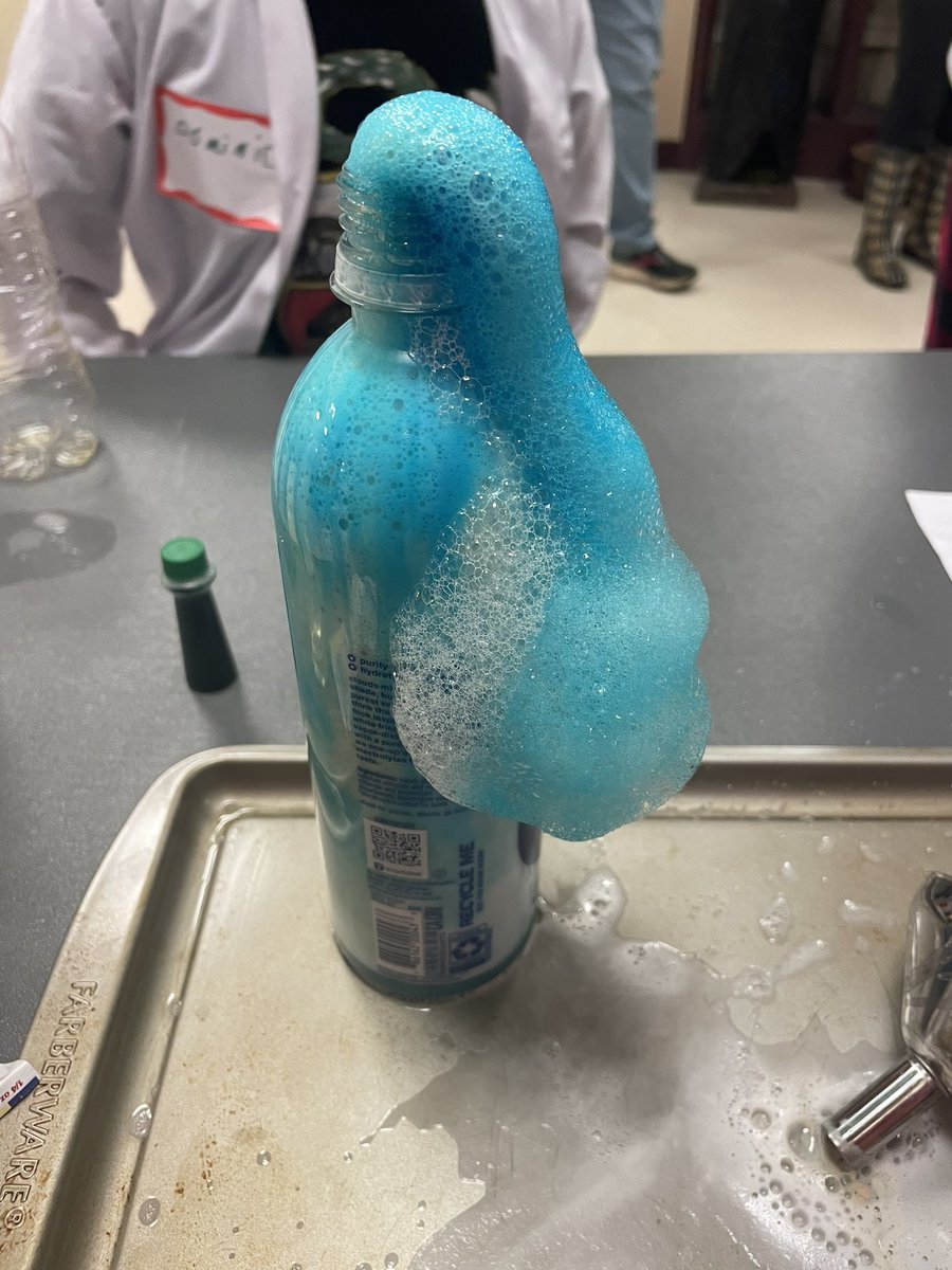 abbykoch131's tweet photo. Today was Science Saturday! We went to Adriance Memorial Library in Poughkeepsie and conducted our experiments. I did “Elephant Toothpaste” but we had a wide variety of great experiments! I had a great time working with all the kids! #MSED583 #Maristedu https://t.co/Y4UiiU4LeI