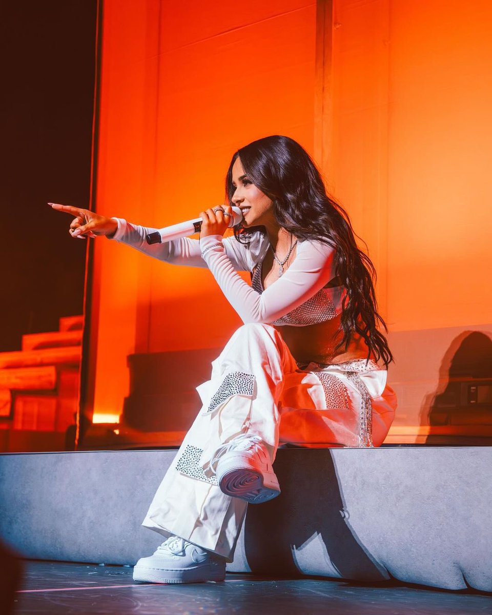 BeckyGHQs's tweet photo. Imagine B points at you 🥹 https://t.co/EIqIFTPlOf