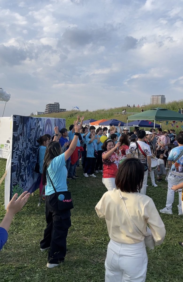 MizberingE's tweet photo. EDOROCK カワミューに参加してきました！クライマックスはサンバで大盛り上がり、江戸川で心に火がつきました🔥　
アートのチカラは素晴らしいですね🙌 https://t.co/xnvOqprbbm