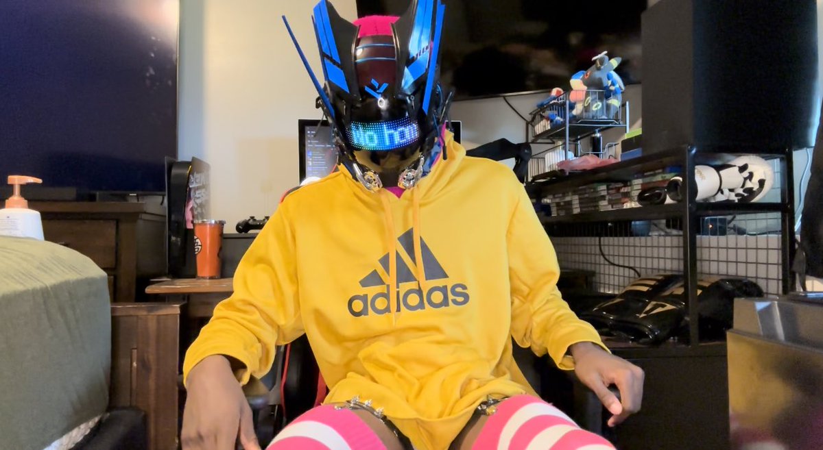 KnottedLoz's tweet photo. Wait a second…I’M the gay one? My mask says no Homo though!!
#Femboy #femboytwt https://t.co/285HwWEoD0