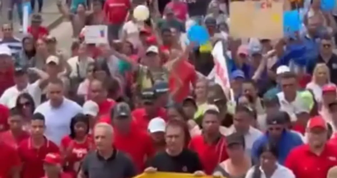 Berzabethg1's tweet photo. En Táchira demostramos el apoyo y el trabajo por la Patria Grande! 🇻🇪
#todosconmaduro

Pdte @nicolasmaduro
destacó la marcha del Poder Popular, la tarde de este sábado 14Oct #SanCristóbal

@_laavanzadora 
@freddybernalven 
@jaarreaza.ve 
@karemdebernal 
@diosdadocabello_oficiall https://t.co/80gOr7u0oc