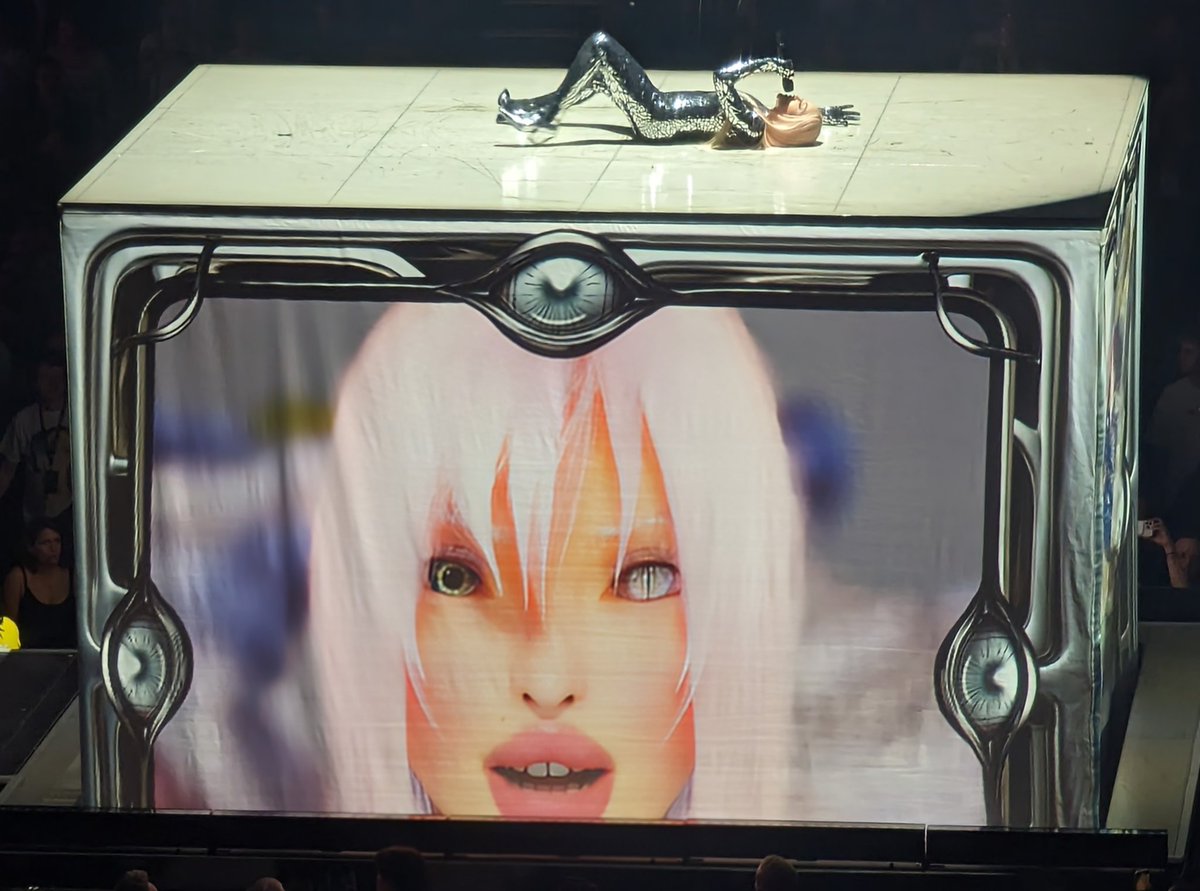 LisaJazz's tweet image. #bedtimestory #madonna #MadonnaCelebrationTour #CelebrationTour 

This was amazing