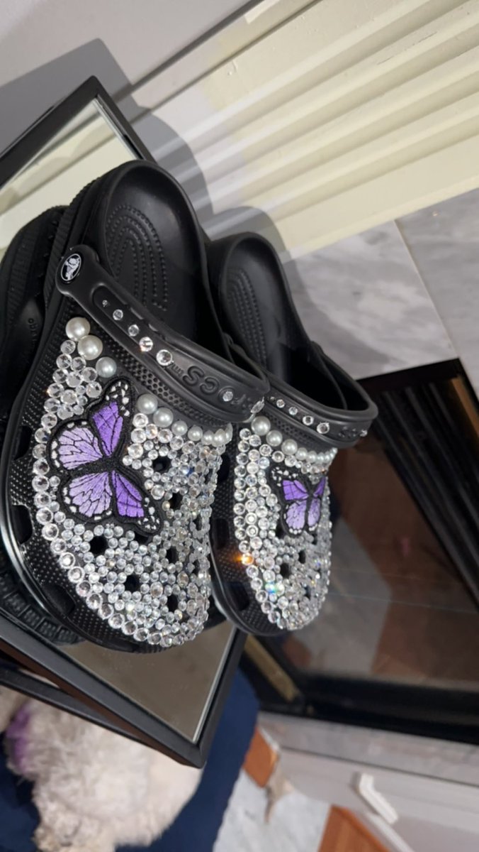 noduplicatee's tweet photo. No days off ✨💜🖤🦋 DM for pricing details, shipping available, crocs included or can be provided by clients 💋 https://t.co/nbKn2i2Z3f