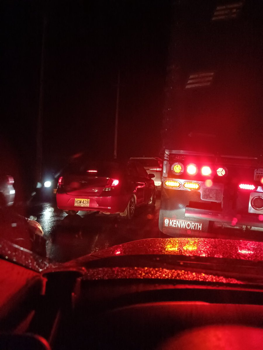 davide8801's tweet photo. @erickhernandezg @numeral767 Qle trancon h... P... Pasa. Hacia Barranquilla, hacia santa marta se mueve 1 metro cada 15 min https://t.co/pF4HrMH7C9