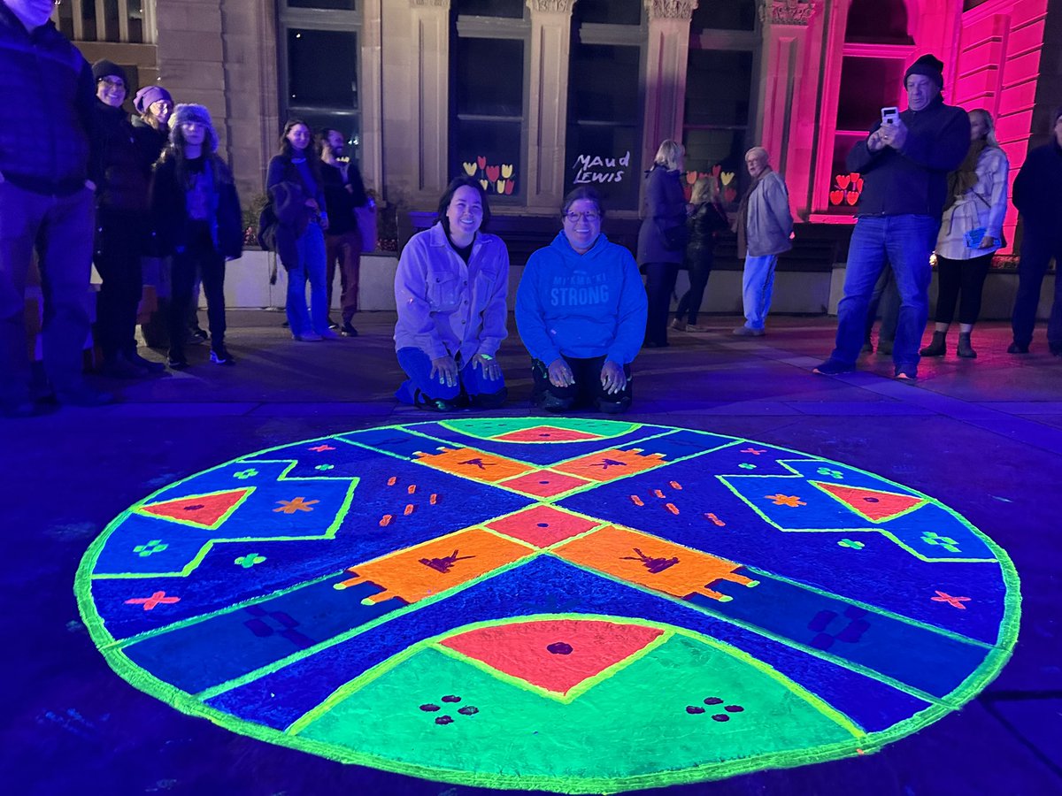 MelPeterPaul's tweet photo. Glow in the dark Mi’kmaq Quillwork chalk art at the Art Gallery of Nova Scotia Courtyard for Nocturne! Wela’lin to all my little helpers and to Innujaq!! This was such a fun night. 🫶🏾✊🏽 @NocturneHalifax @ArtGalleryNS https://t.co/lUFR5wKGJa