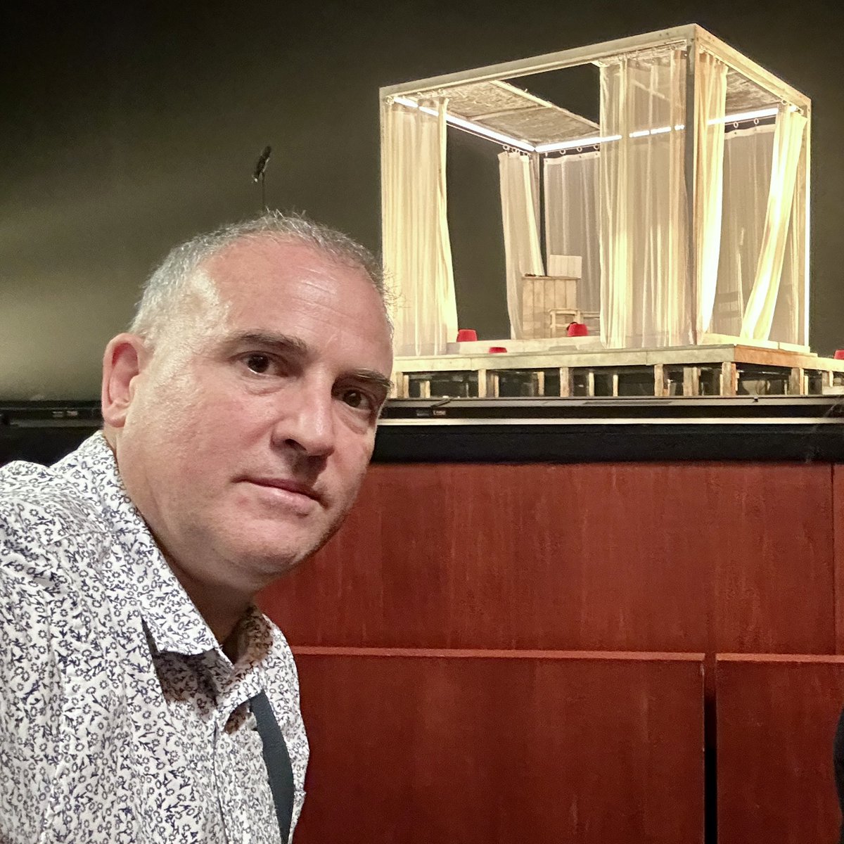 #LaComediadeloserrores programada en <a href="/TeatrosCanal/">Teatros del Canal ▪️ Comunidad de Madrid</a> es una divertida y original adaptación de la obra de Shakespeare con un acertado elenco que saca las carcajadas del público encabezado por un tremendo <a href="/NietoPepon/">Pepon Nieto</a> que jugó al despiste haciéndonos creer que era Hugo Silva 😉