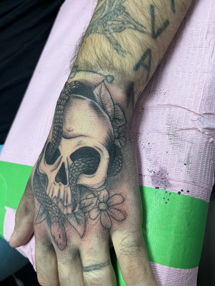 Fresh ink! Four hours under the needle 😈❤️💪🏻#tattoo #blackandwhitetattoo
#newink #INKED #freshtat