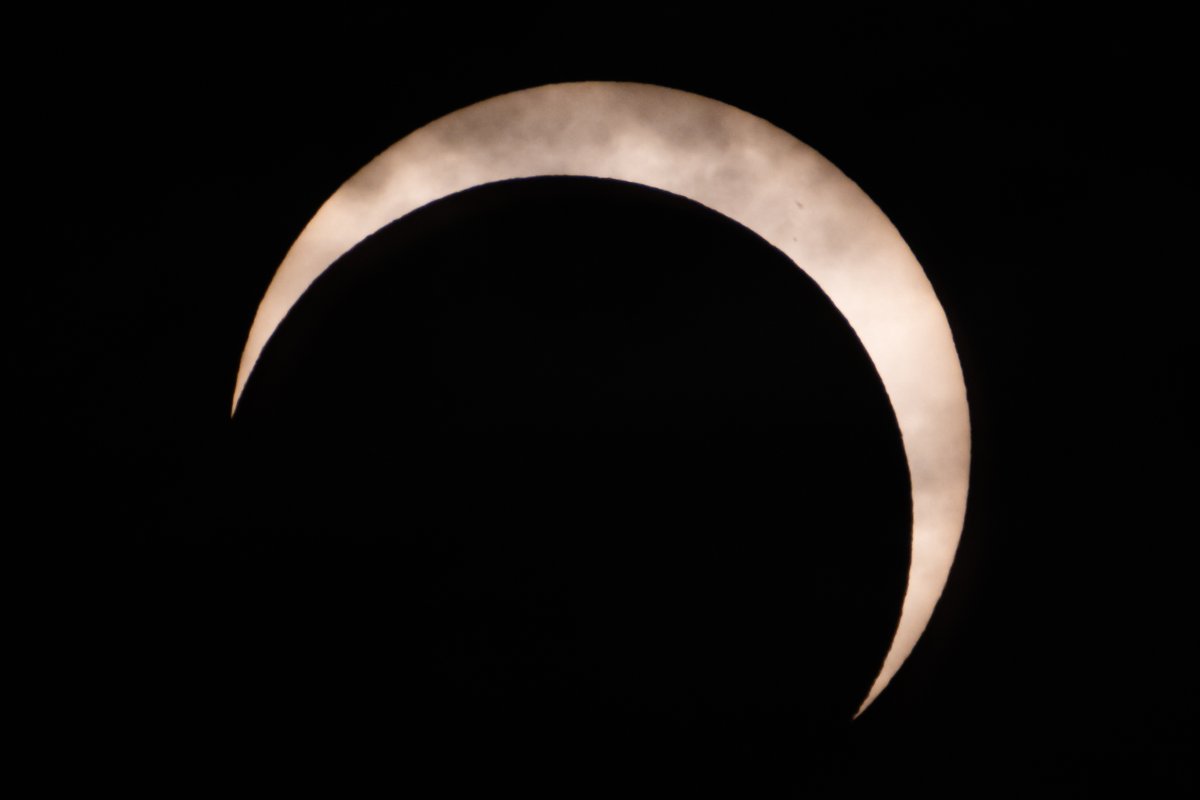 EthanQuin's tweet photo. The "Ring of Fire" annular eclipse over Medford, OR
Taken with a Nikon Z9 + 200-500mm + Spectrum Telescope Solar Filter

@NikonUSA @NASA https://t.co/Q8hV8ZLQ6m