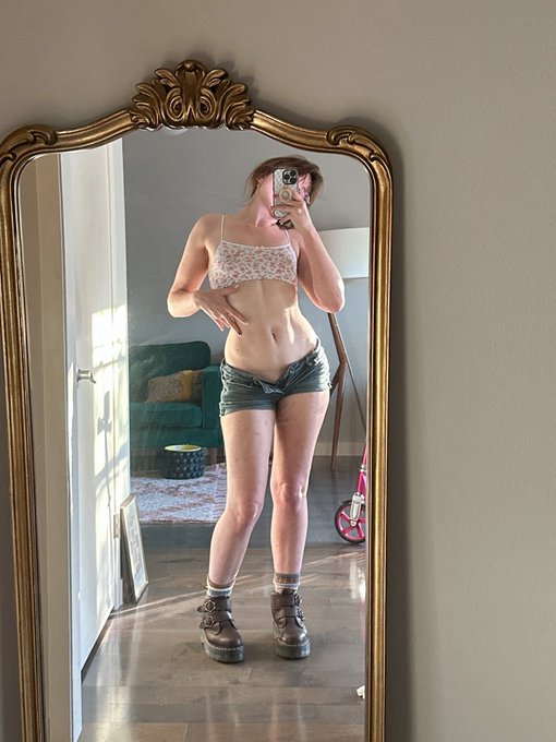 tummy lovers rise up https://t.co/W0XpWoY7an