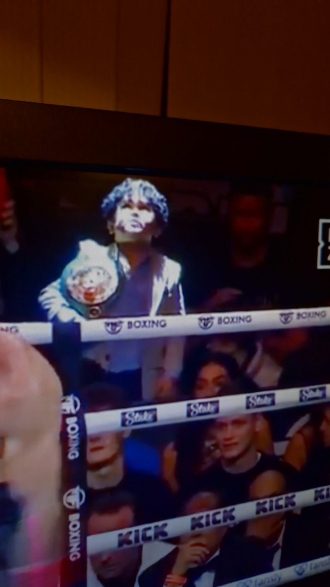 M4ttNoodles's tweet image. £25 to watch this little bastard shadow box for 3 hours. Worth every penny.
#KSIvsTommy #MisfitsPrimeCard