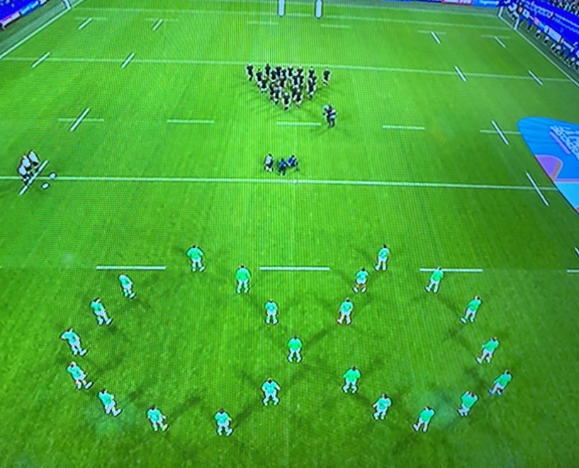 Ireland once again face the Haka in the figure of 8 in honour of the late, great Anthony Foley 💚 #RWC2023 | #IREvNZL