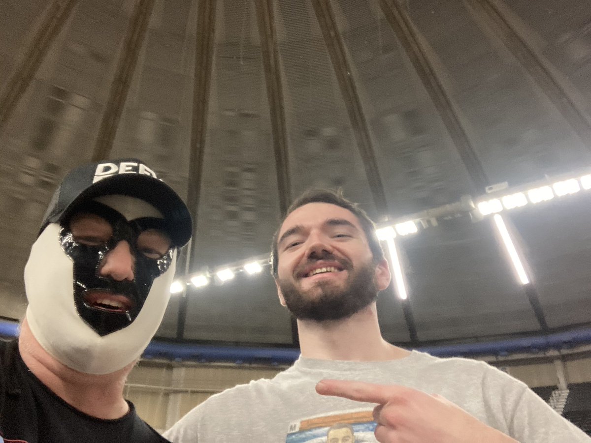 RealRasslinMgr's tweet photo. Got @RefDevC for selfie a pic at #PrimoLucha @defyNW https://t.co/CX4AQJtss1
