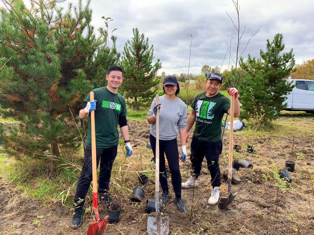 JonathanHYWong's tweet photo. Spent an amazing morning planting trees in @Richmond_BC. As part of #TheReadyCommitment, TD is working towards our goal of planting 1-million trees by 2030! #TDTreeDays 🌳🌲🌾🌱 @Tricia_Whitwham @ccchangling @GaryAulakh_TD https://t.co/RlVoedI0I6
