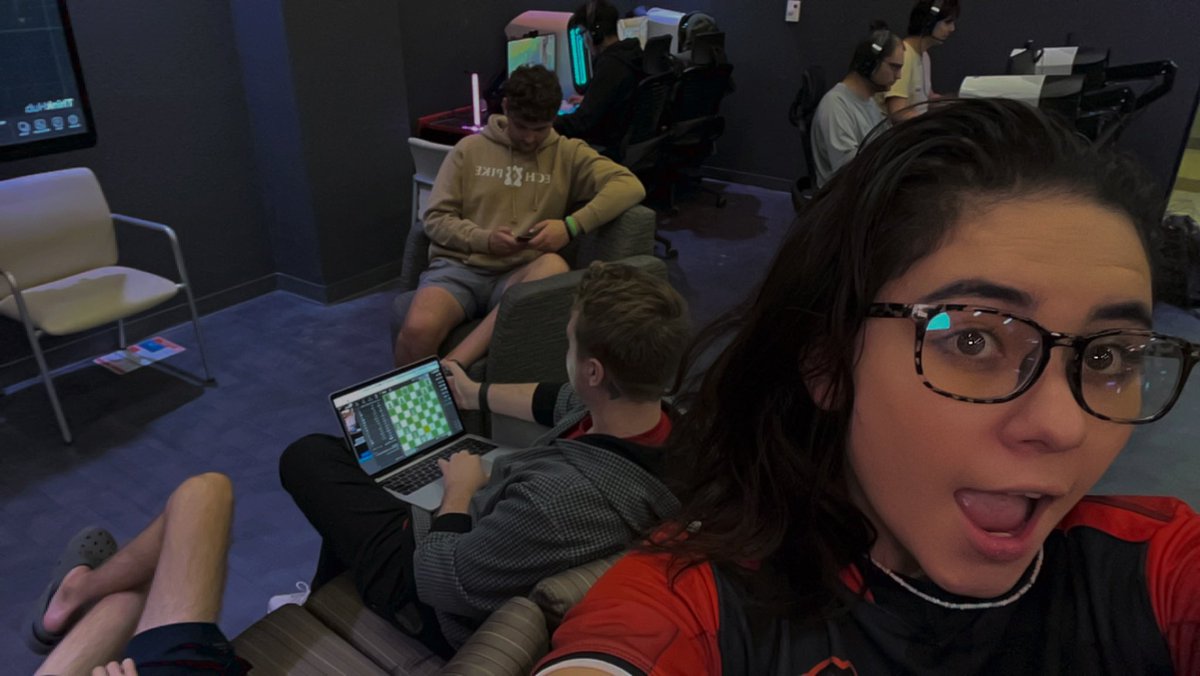 some super fun photos from our Valorant game night !!