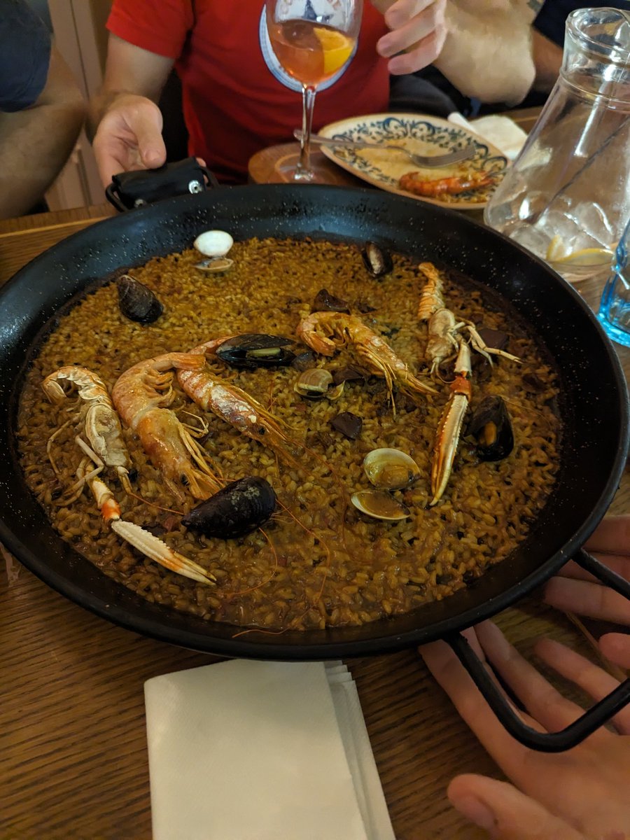 SusySusiePOGO's tweet photo. Great night in Barcelona with great company! ❤️ https://t.co/M56qQJDz5Z