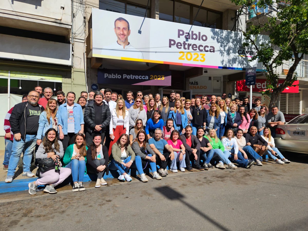 pilarmelcon's tweet photo. Último fin de semana antes de las elecciones con este equipazo de @petreccapablo 💪
#EsAhora 
#EnJuninEsConPablo https://t.co/JOOOaqE0PB